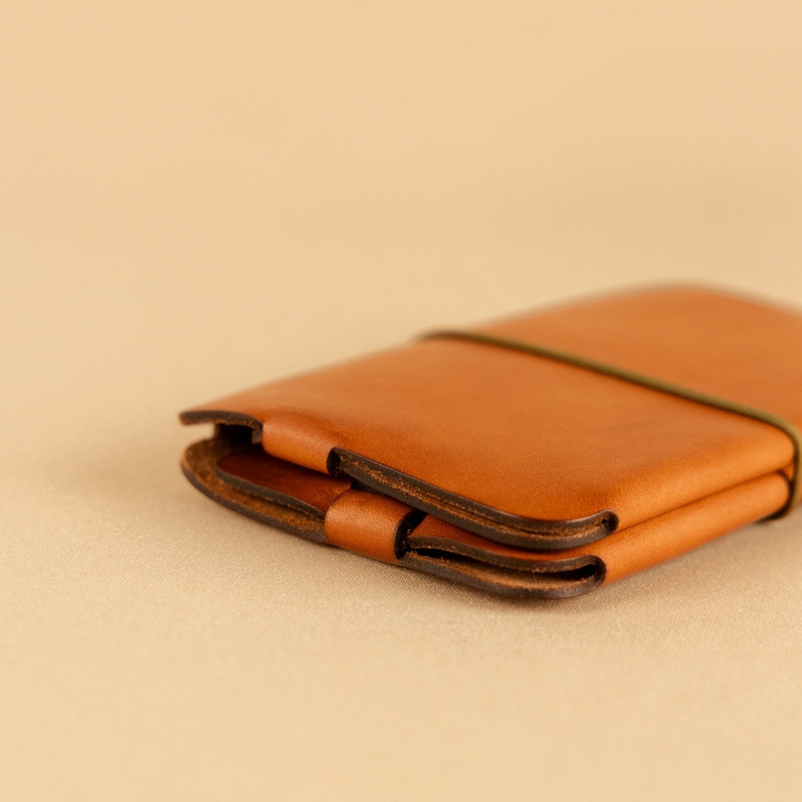 Seamless Passport Wallet A6 - Awlma